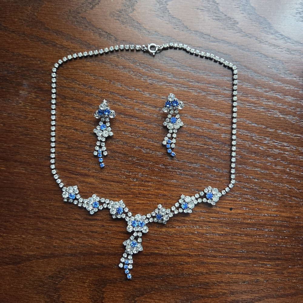 Elegant Blue and Silver Rhinestone Necklace Set